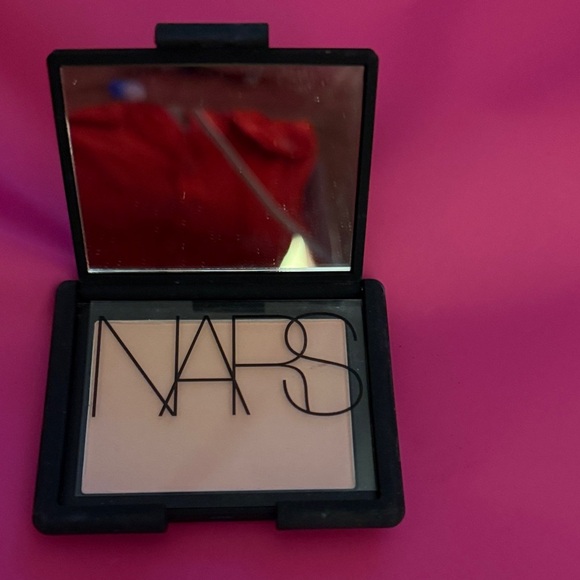 NARS Black Compact with White Logo - Picture 2 of 3